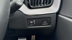 Volvo Xc60 2.0 B4D R DESIGN 5dr AWD Geartronic Diesel Estate